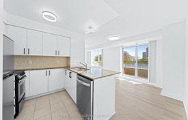 5 dormitorio piso en North York, Canadá. C$872 000