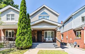 Casa de pueblo – East York, Toronto, Ontario,  Canadá. C$1 444 000
