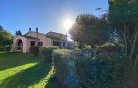 4 dormitorio villa 255 m² en Grosseto, Italia. 750 000 €