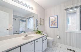 10 dormitorio casa de pueblo en Scarborough, Canadá. C$2 302 000