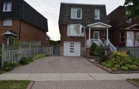 Casa de pueblo – Etobicoke, Toronto, Ontario,  Canadá. C$1 040 000