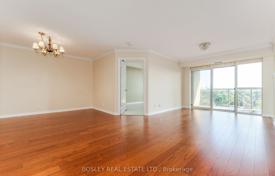 6 dormitorio piso en North York, Canadá. C$1 007 000