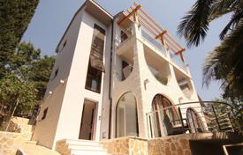 3 dormitorio chalet 234 m² en Kotor city, Montenegro. 832 000 €