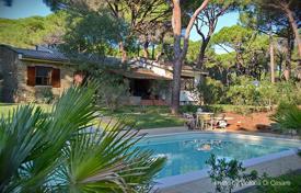 Villa – Roccamare, Toscana, Italia. 2 500 €  por semana