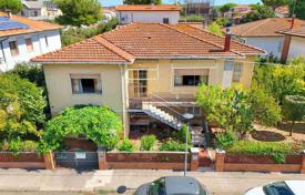 5 dormitorio villa 305 m² en Livorno, Italia. 500 000 €