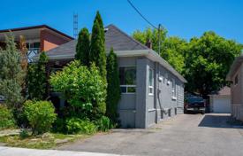 Casa de pueblo – York, Toronto, Ontario,  Canadá. C$1 084 000
