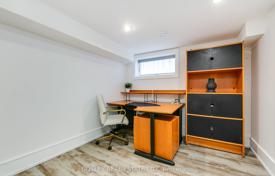 9 dormitorio casa de pueblo en East York, Canadá. C$2 412 000