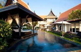 Villa – Pattaya, Chonburi, Tailandia. 7 000 €  por semana