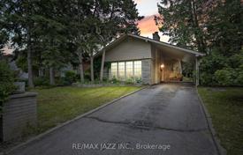 7 dormitorio casa de pueblo en Etobicoke, Canadá. C$1 294 000