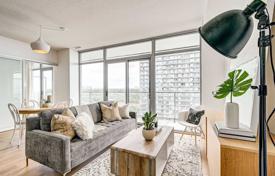 Piso – The Queensway, Toronto, Ontario,  Canadá. C$738 000