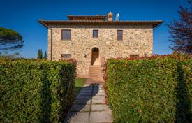 19 dormitorio finca rústica 411 m² en Cortona, Italia. 980 000 €