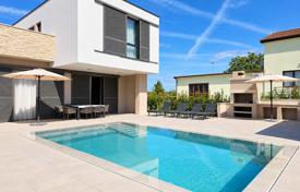 5 dormitorio casa de pueblo 157 m² en Umag, Croacia. Price on request