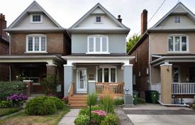 Casa de pueblo – East York, Toronto, Ontario,  Canadá. C$1 036 000