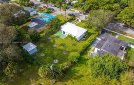 Casa de pueblo – North Miami, Florida, Estados Unidos. $690 000