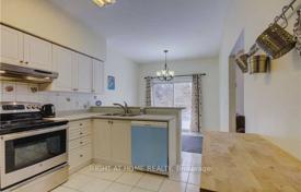 8 dormitorio casa de pueblo en Scarborough, Canadá. C$1 617 000