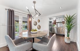 3 dormitorio casa de pueblo 180 m² en Miami, Estados Unidos. $1 295 000