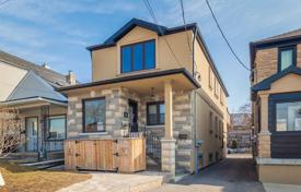 Casa de pueblo – York, Toronto, Ontario,  Canadá. C$1 559 000
