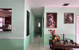 Casa de pueblo – Hialeah, Florida, Estados Unidos. $595 000