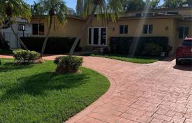 Casa de pueblo – Sunny Isles Beach, Florida, Estados Unidos. $1 599 000