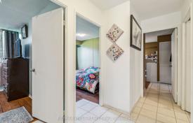 7 dormitorio piso en North York, Canadá. C$840 000