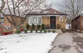 Casa de pueblo – Woodbine Avenue, Toronto, Ontario,  Canadá. C$945 000