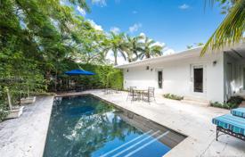 Villa – Miami Beach, Florida, Estados Unidos. 1 607 000 €
