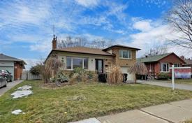 9 dormitorio casa de pueblo en Etobicoke, Canadá. C$1 778 000