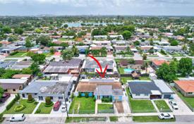 Casa de pueblo – Hialeah, Florida, Estados Unidos. $849 000