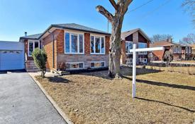 5 dormitorio casa de pueblo en Scarborough, Canadá. C$1 004 000