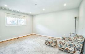 12 dormitorio casa de pueblo en Scarborough, Canadá. C$2 188 000