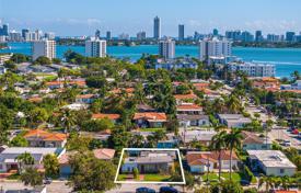 3 dormitorio casa de pueblo 167 m² en Miami, Estados Unidos. $925 000