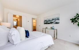 6 dormitorio piso en North York, Canadá. C$1 186 000