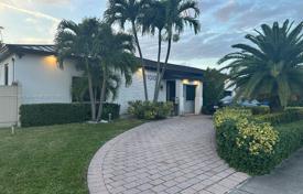 4 dormitorio casa de pueblo 300 m² en Miami, Estados Unidos. $1 890 000