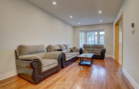 10 dormitorio casa de pueblo en Scarborough, Canadá. C$1 482 000