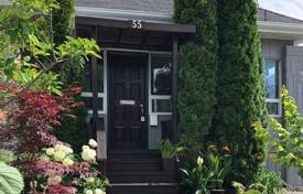 Casa de pueblo – York, Toronto, Ontario,  Canadá. C$1 015 000