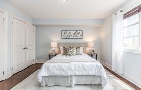 9 dormitorio adosado en Old Toronto, Canadá. C$2 108 000