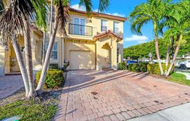 Casa de pueblo – West End, Miami, Florida,  Estados Unidos. $510 000