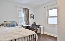 9 dormitorio casa de pueblo en Etobicoke, Canadá. C$1 723 000