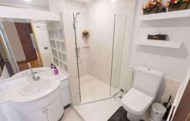 2-dormitorio apartamentos en condominio en Bang Rak, Tailandia. $3 400  por semana