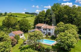 5 dormitorio villa 400 m² en Arcidosso, Italia. 930 000 €