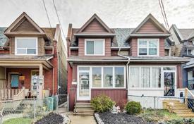 Adosado – York, Toronto, Ontario,  Canadá. C$1 327 000