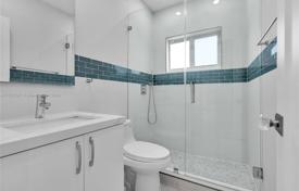 4 dormitorio casa de pueblo 219 m² en Miami, Estados Unidos. $1 690 000