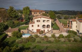 13 dormitorio villa 516 m² en Perugia, Italia. 720 000 €