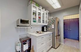 7 dormitorio piso en North York, Canadá. C$751 000