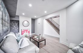 12 dormitorio casa de pueblo en Scarborough, Canadá. C$1 341 000
