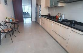 4-dormitorio apartamentos en condominio en Bang Rak, Tailandia. $2 900  por semana