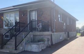 9 dormitorio adosado en North York, Canadá. C$1 226 000