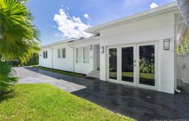 Villa – Surfside, Florida, Estados Unidos. $1 550 000
