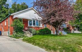 Casa de pueblo – East York, Toronto, Ontario,  Canadá. C$1 032 000