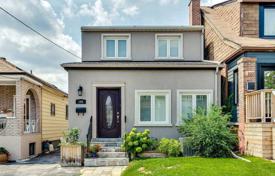 Casa de pueblo – York, Toronto, Ontario,  Canadá. C$1 440 000